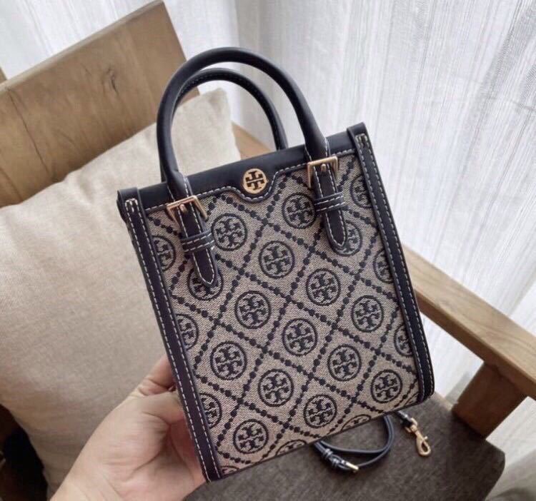 【即納】トリーバーチの人気モノグラムバケットバッグ