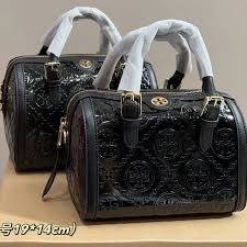 【送料0/国内即発】トリー バーチTモノグラムミニエンボスメタルシャイニーバケットバッグ