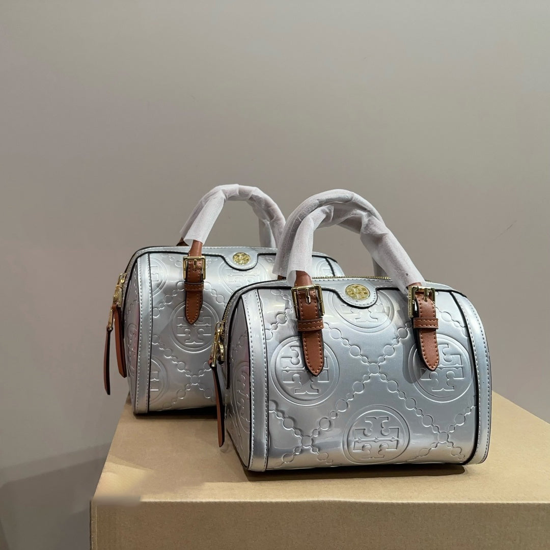 【送料0/国内即発】トリー バーチTモノグラムミニエンボスメタルシャイニーバケットバッグ