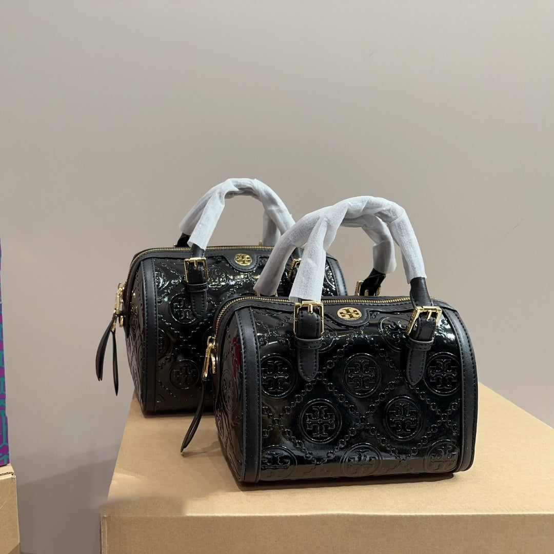 【送料0/国内即発】トリー バーチTモノグラムミニエンボスメタルシャイニーバケットバッグ