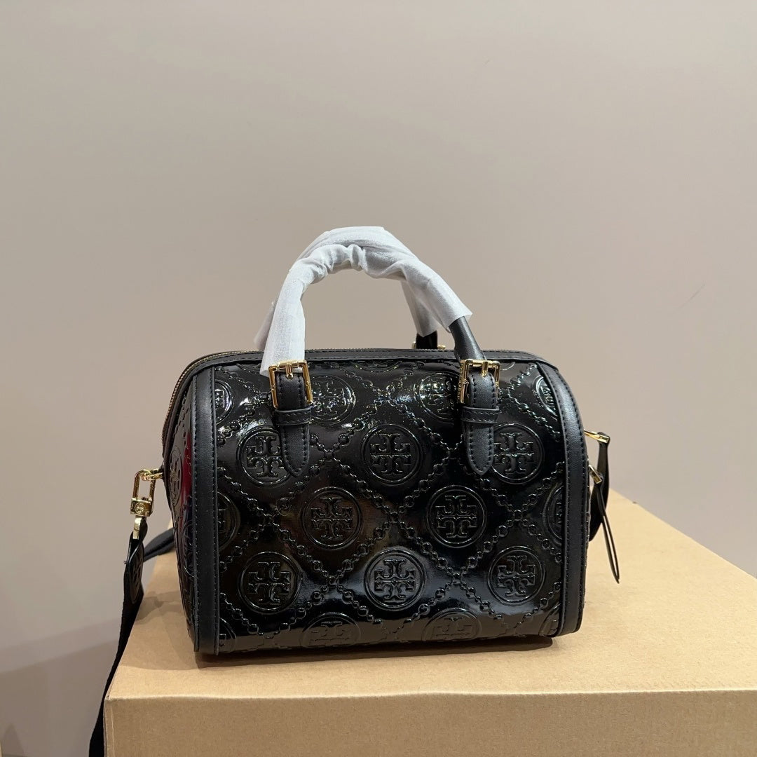 【送料0/国内即発】トリー バーチTモノグラムミニエンボスメタルシャイニーバケットバッグ