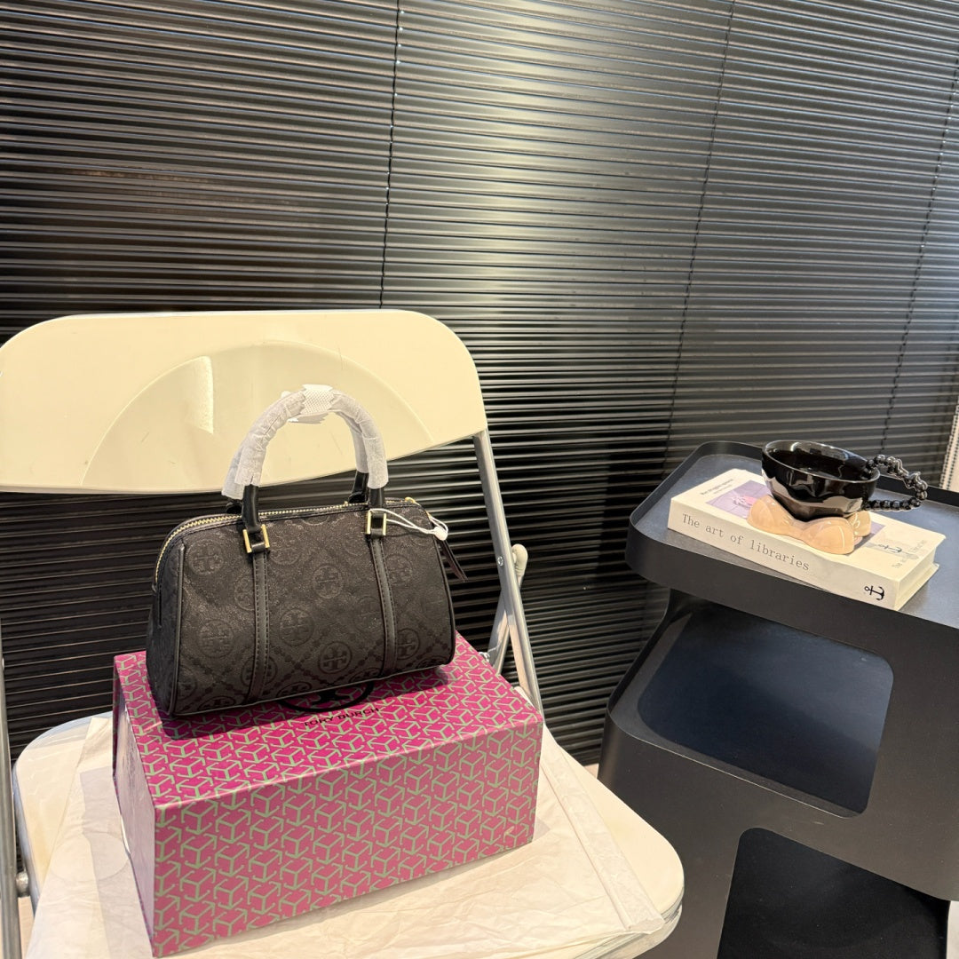 【国内完売・激レア】トリーバーチ新版ボストンミニバケットバッグ